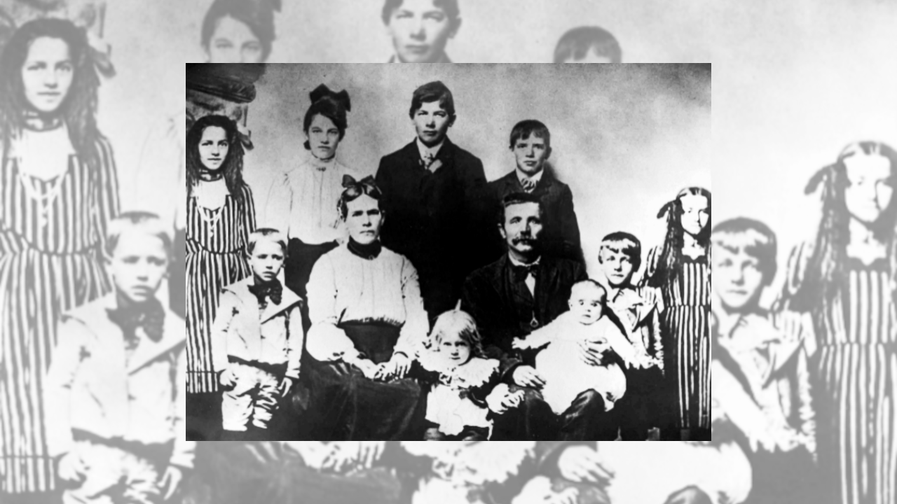 Foral Family Photo (c. 1902-4)
