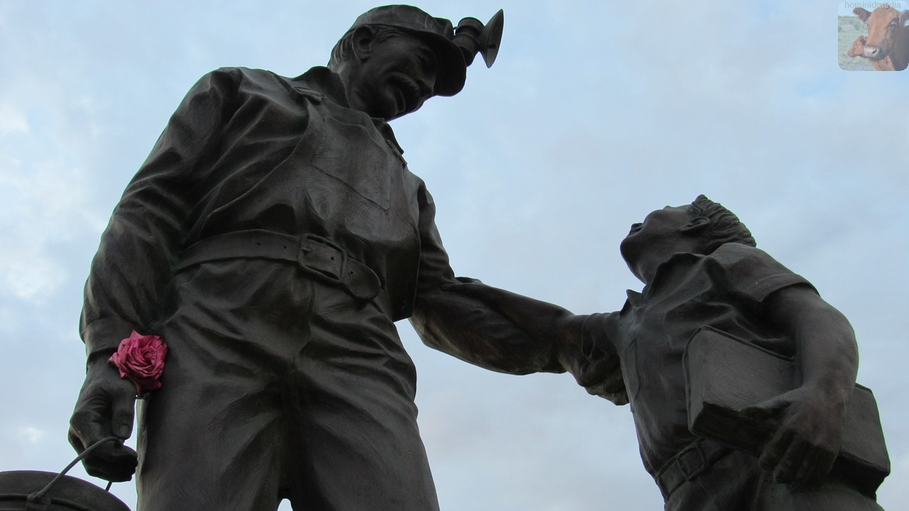 statues